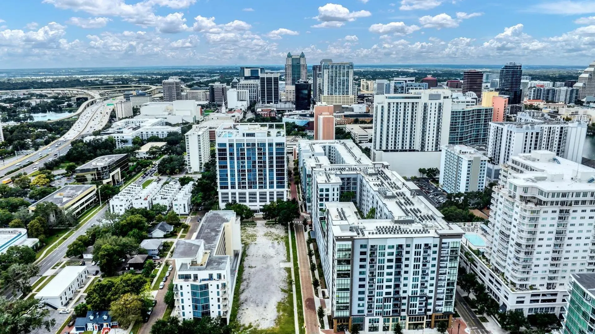 2Bd 2Bth Penthouse Downtown With Large Billiard Room Orlando