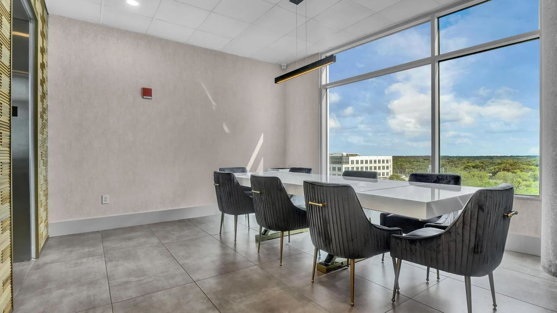 2Bd 2Bth Penthouse Downtown With Large Billiard Room Orlando Holiday home