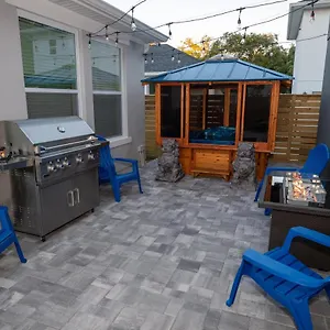 Newly Constructed Modern Pet Friendly Zen With Private Theater & Hot Tub! Orlando